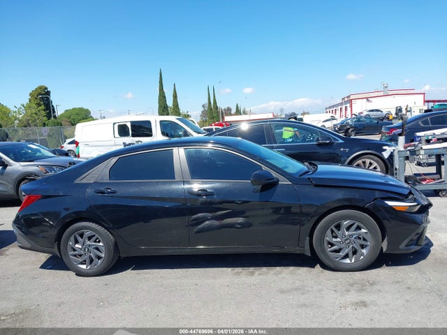 Hyundai ELANTRA Blue