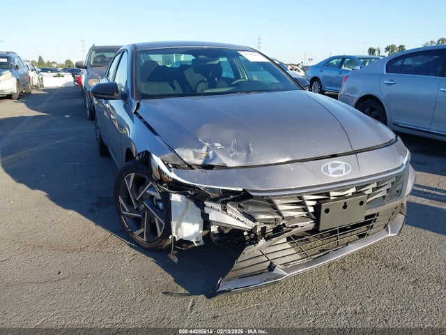 Salvage Hyundai ELANTRA Image