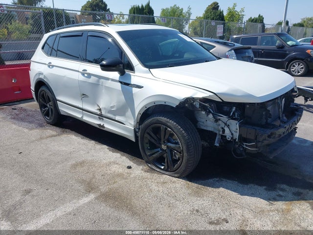 Salvage Volkswagen Tiguan Image