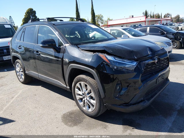 Salvage Toyota RAV4 Image