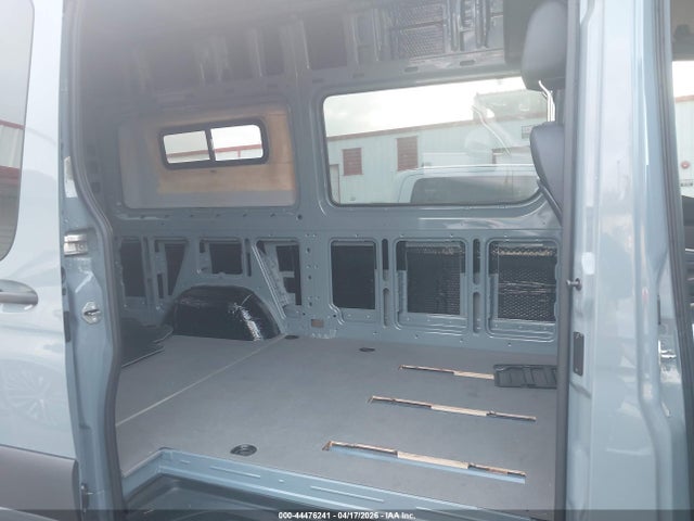 Mercedes-Benz Sprinter 2500 Standard Roof 4-cyl Diesel Ho