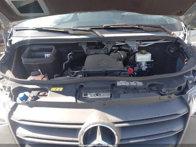 Mercedes-Benz Sprinter 2500 Standard Roof 4-cyl Diesel Ho