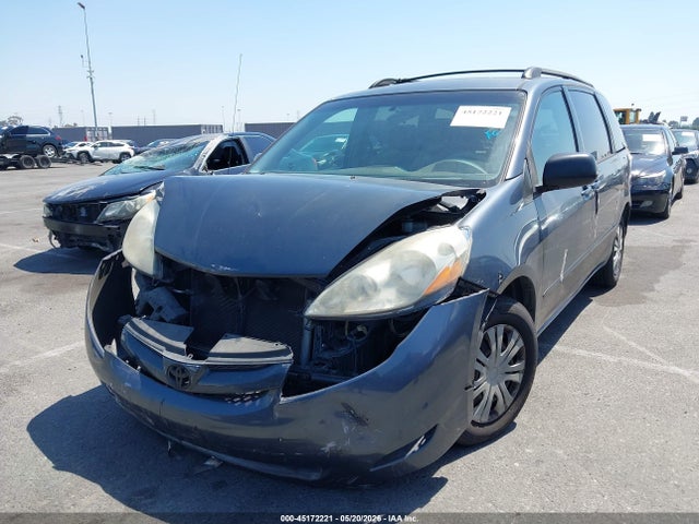 Toyota Sienna Le
