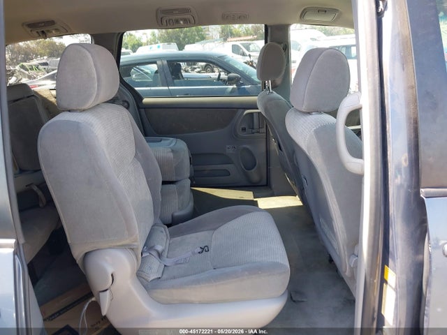 Toyota Sienna Le