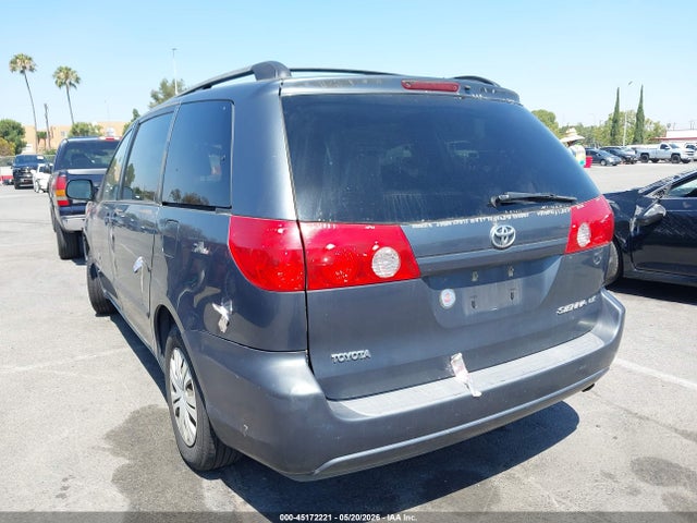 Toyota Sienna Le