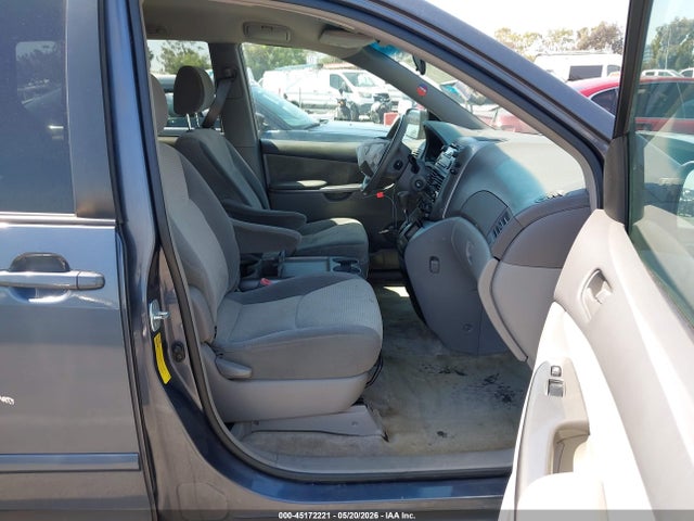 Toyota Sienna Le