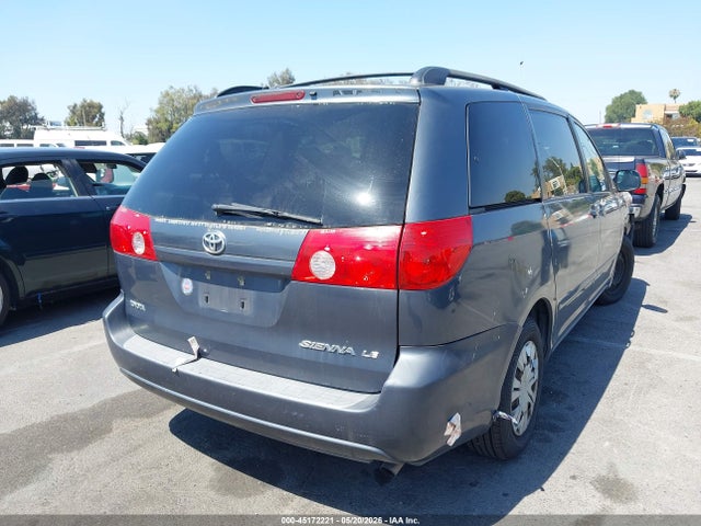 Toyota Sienna Le