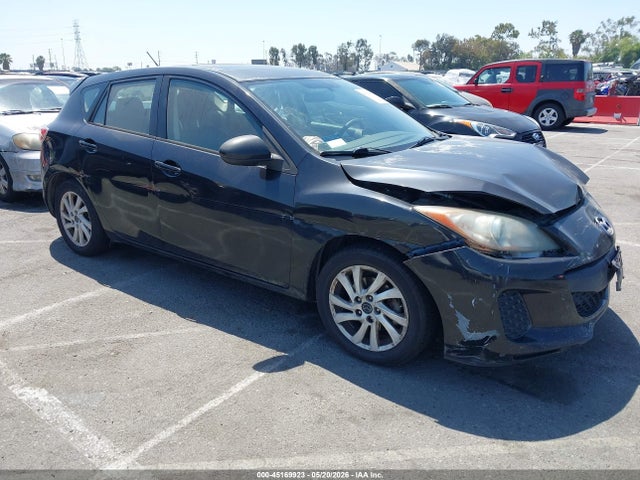 Salvage Mazda Mazda3 Image
