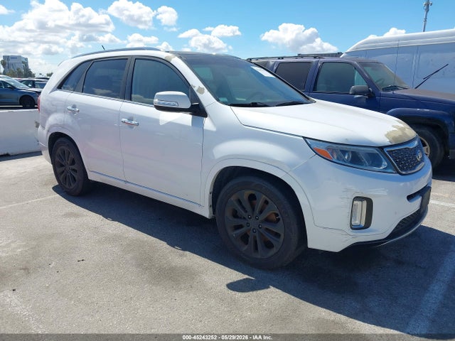 Salvage Kia Sorento Image