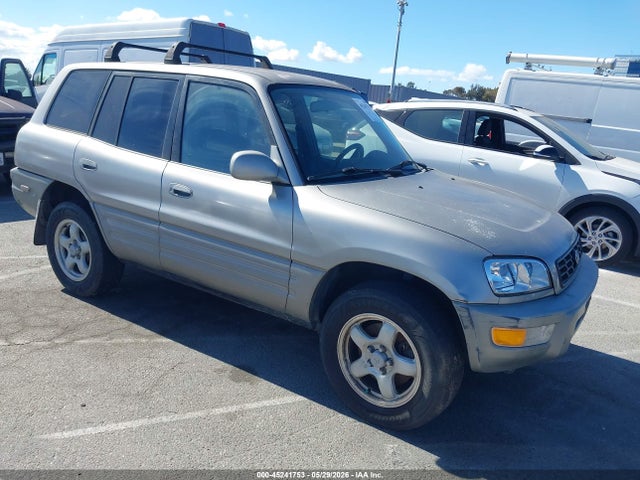 Salvage Toyota RAV4 Image