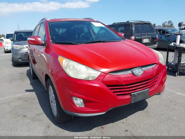 Salvage Hyundai TUCSON Image