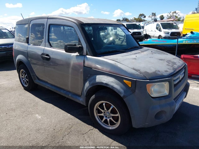 Salvage Honda Element Image