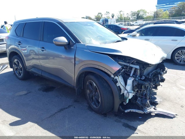 Salvage Nissan Rogue Image