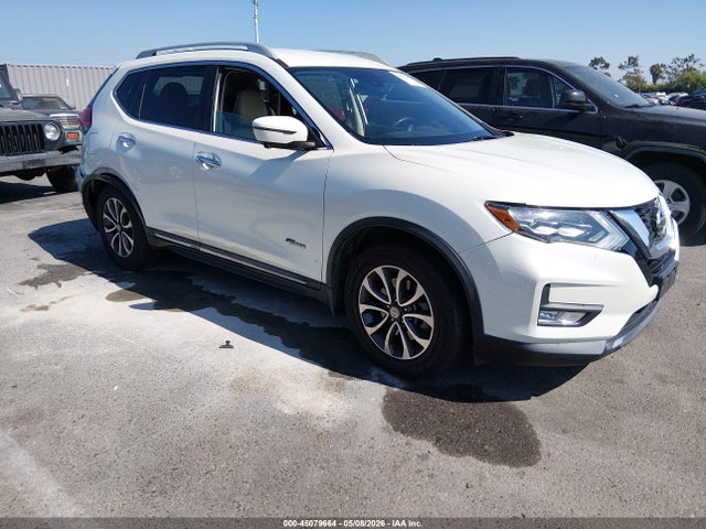 Salvage Nissan Rogue Image