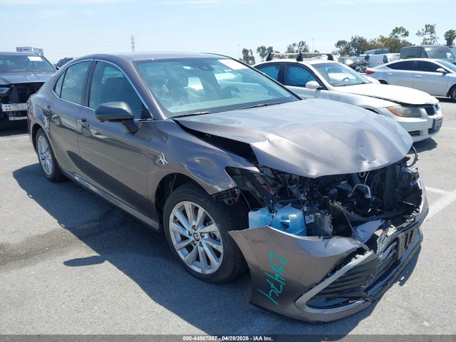 Salvage Toyota Camry Image