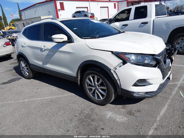 Salvage Nissan Rogue Image