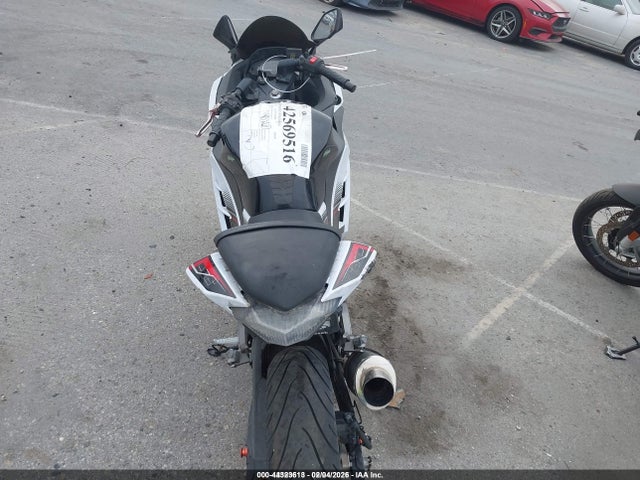Kawasaki Ex300 B