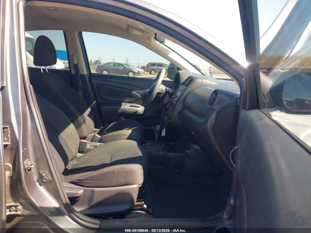 Nissan Versa 1.6 S+
