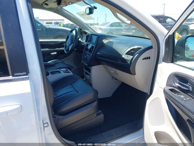 Chrysler Town & Country Touring