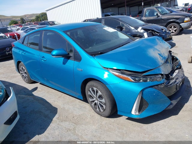 Salvage Toyota Prius Prime Image