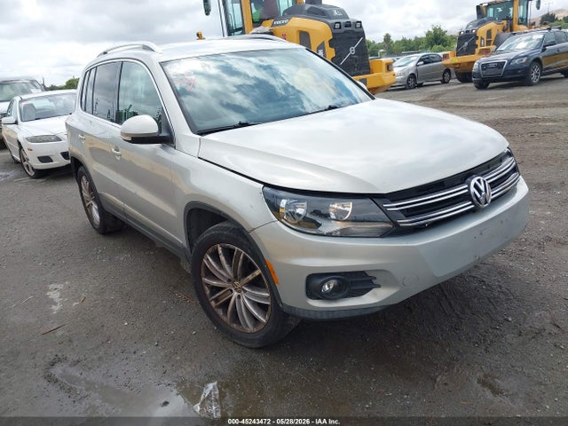 Salvage Volkswagen Tiguan Image