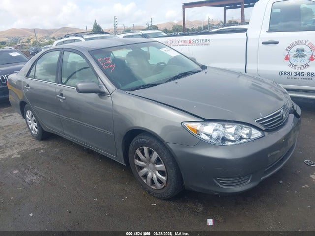 Salvage Toyota Camry Image