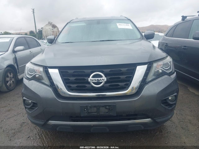 Nissan Pathfinder Sv