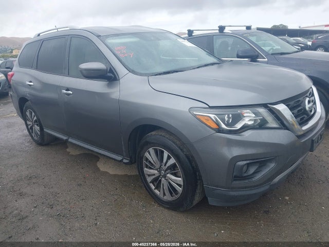 Salvage Nissan Pathfinder Image