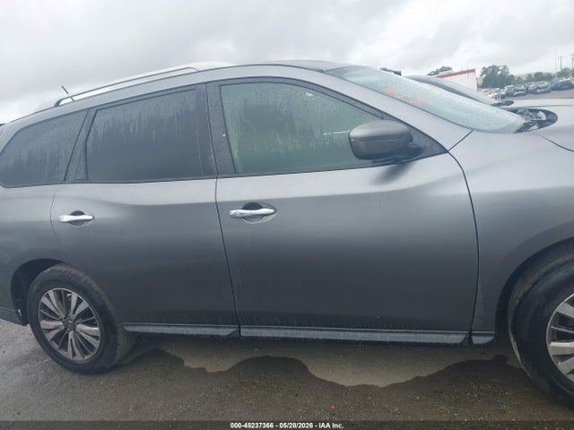 Nissan Pathfinder Sv