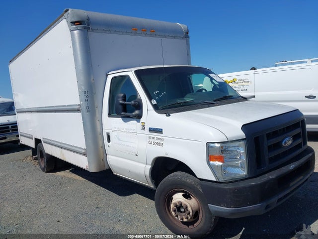 Salvage Ford E-350 Image