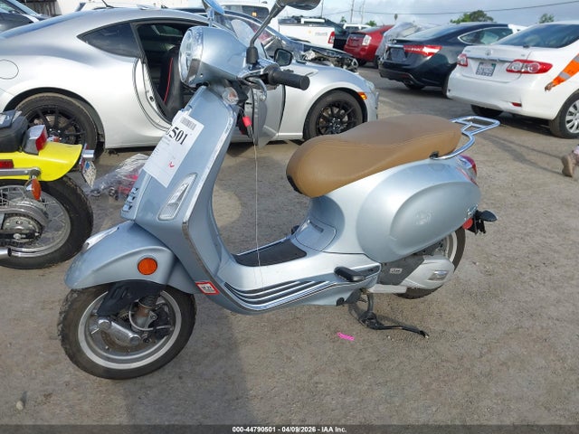 Vespa Primavera Sprint 150