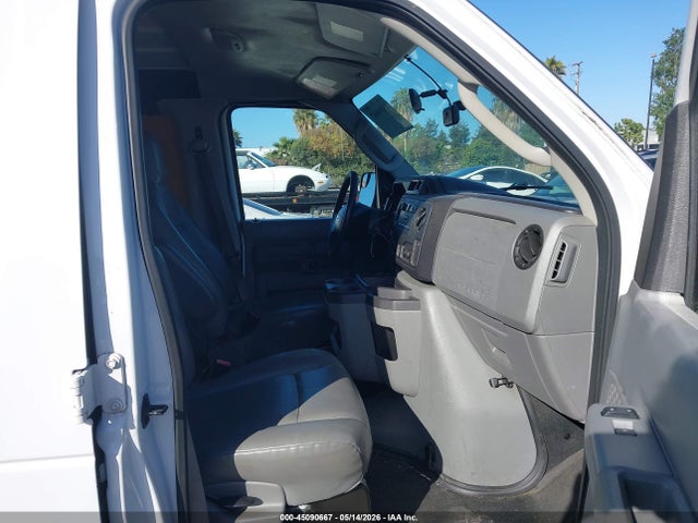 Ford E-150 Commercial