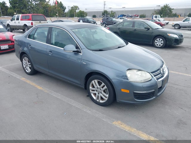 Salvage Volkswagen Jetta Image
