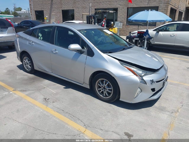 Salvage Toyota Prius Image