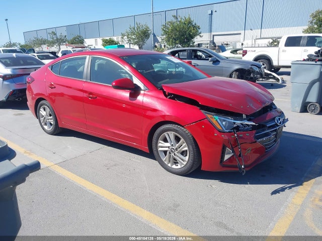 Salvage Hyundai ELANTRA Image