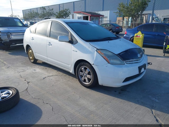 Salvage Toyota Prius Image