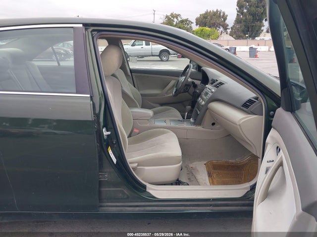 Toyota Camry Le V6