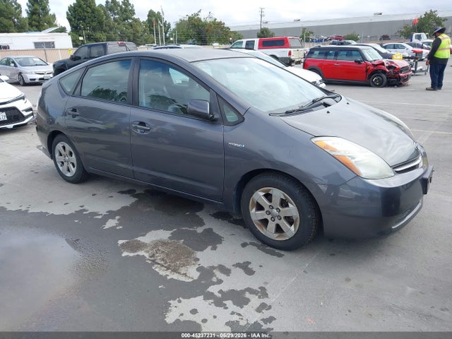 Salvage Toyota Prius Image