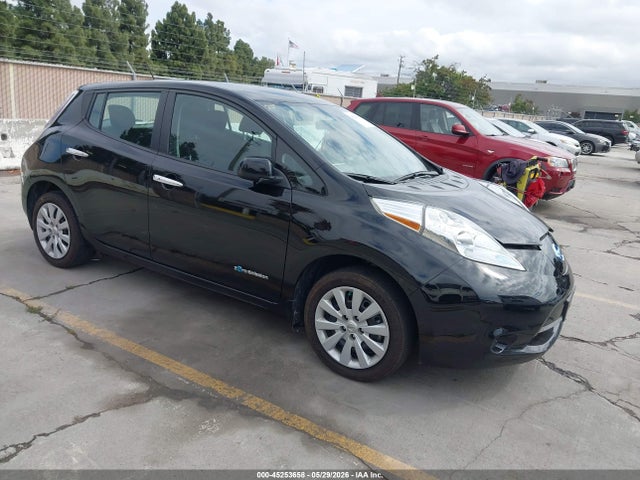 Salvage Nissan LEAF Image