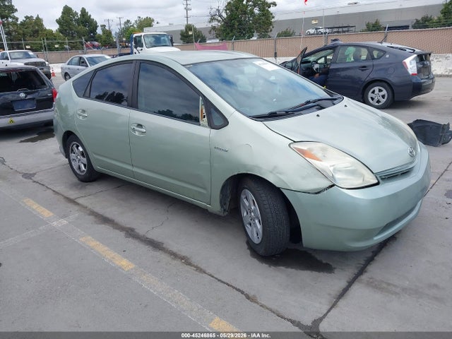 Salvage Toyota Prius Image