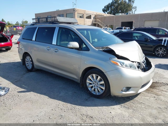 Salvage Toyota Sienna Image