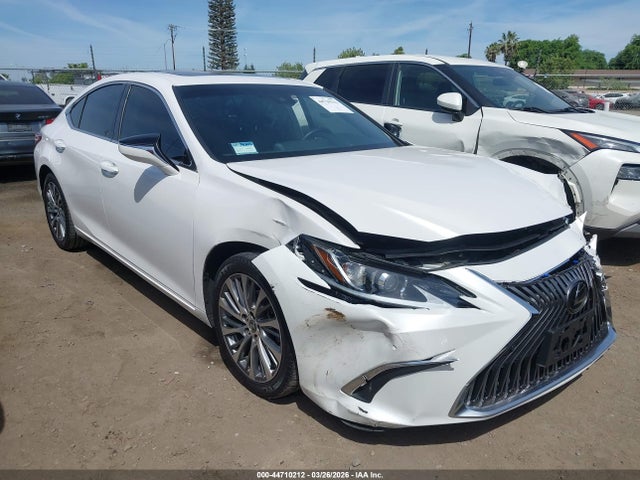 Salvage Lexus Es Image