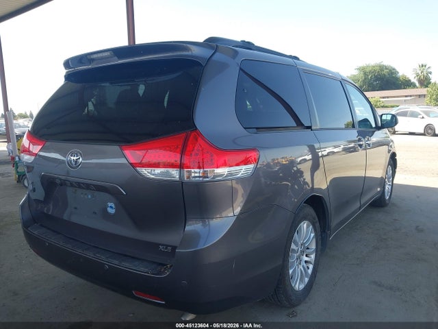 Toyota Sienna Xle V6 8 Passenger