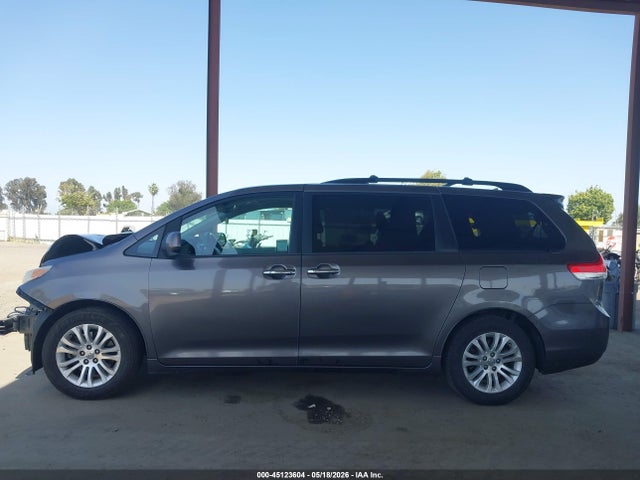 Toyota Sienna Xle V6 8 Passenger