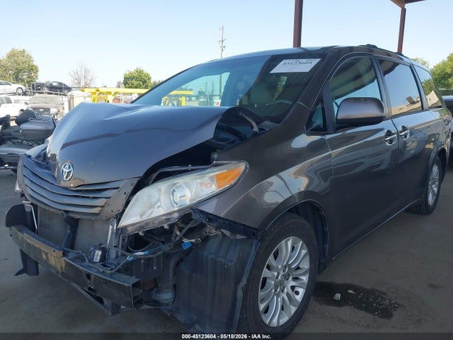 Toyota Sienna Xle V6 8 Passenger
