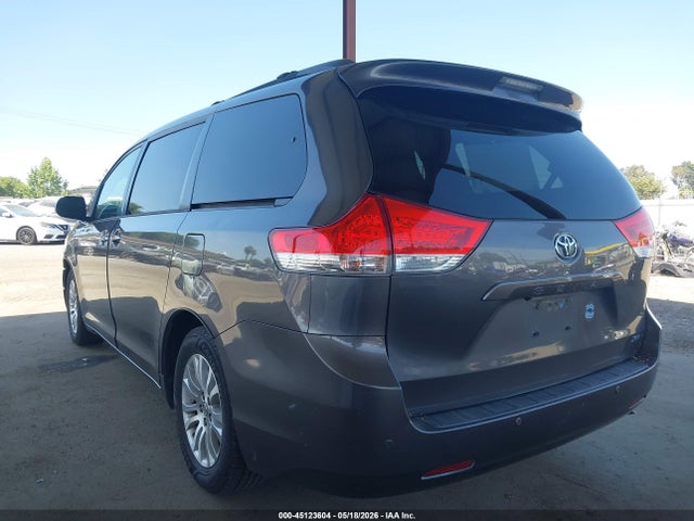 Toyota Sienna Xle V6 8 Passenger