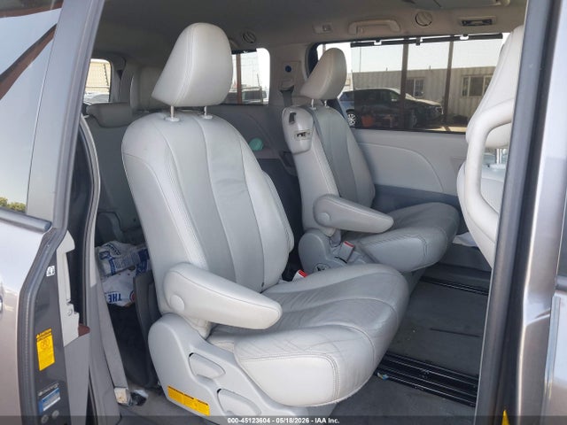 Toyota Sienna Xle V6 8 Passenger