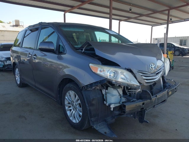 Salvage Toyota Sienna Image