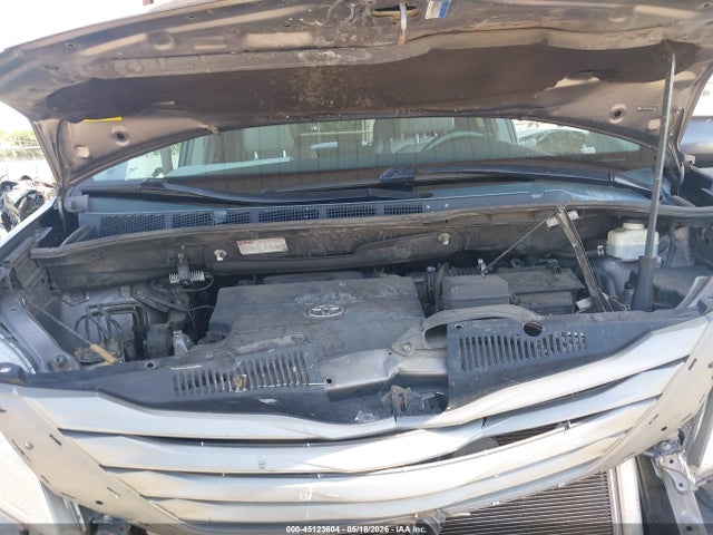 Toyota Sienna Xle V6 8 Passenger