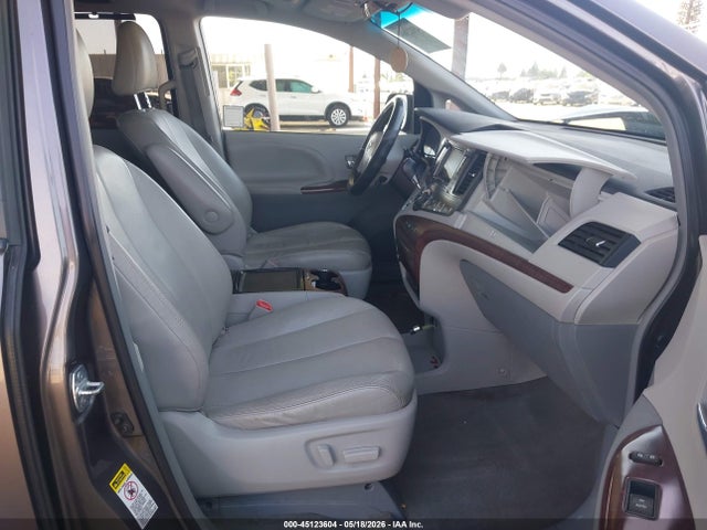 Toyota Sienna Xle V6 8 Passenger